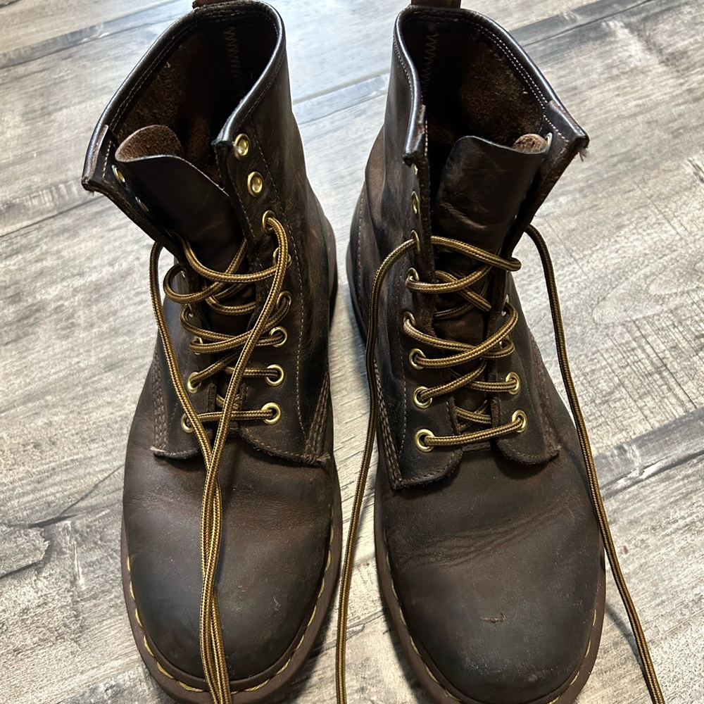 Dr Martens size 9 women oak brown